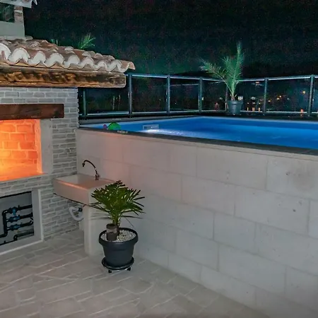 Holiday House 
