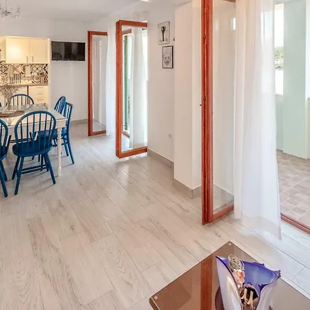Holiday House 