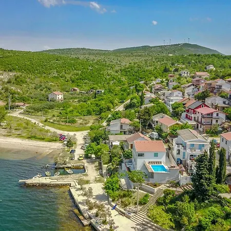 Holiday House 