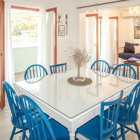 Holiday House 