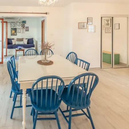 Holiday House 