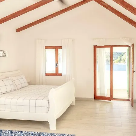Holiday House 