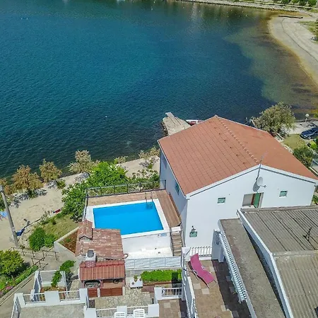 Holiday House 