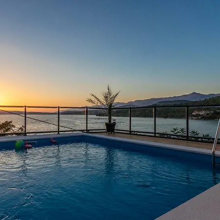 Holiday House 