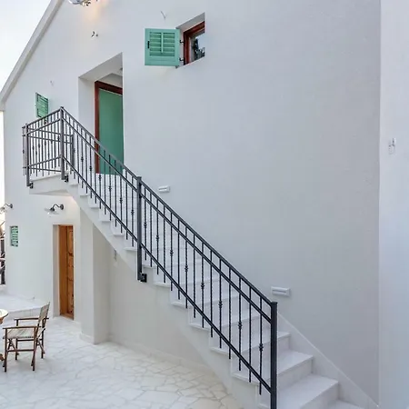 Holiday House 